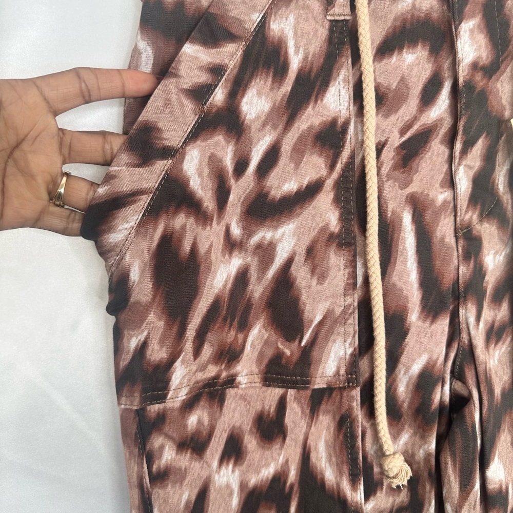 NWT Democracy “Ab”‎ Technology Skyrise Cargo Pants Leopard Print Size 6 - Picture 8 of 13